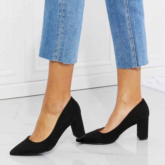 Qupid Point Toe Pumps in Black - Picture 4 of 7
